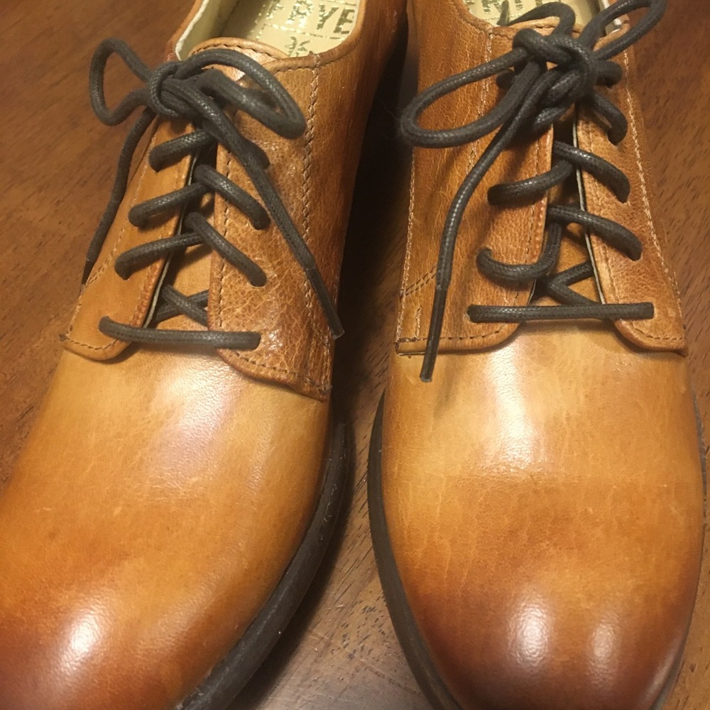 Frye Carson Oxford Size 6